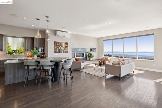 25 Diablo Dr, Oakland CA: https://media.crmls.org/mediaz/00740ef2-fea4-49fb-8049-14deb35a7abb.jpg