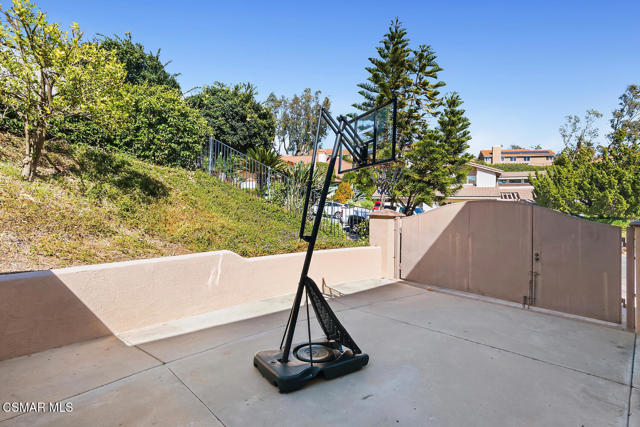 5625 Maricopa Drive, Simi Valley CA: https://media.crmls.org/mediaz/00743da1-579b-48f2-a0a2-1887fd290fe8.jpg