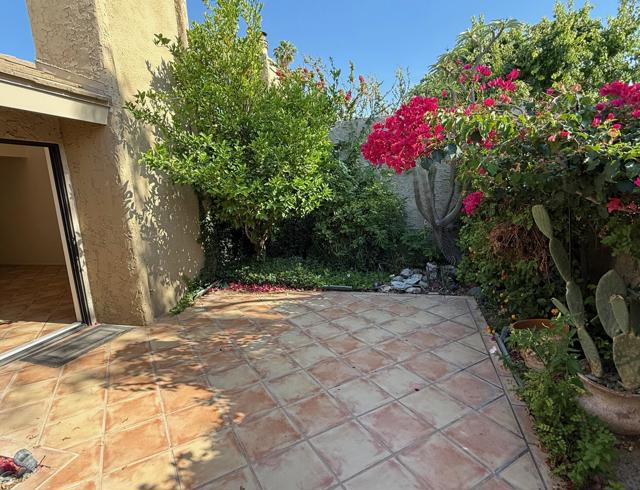 1665 S La Reina Way, Palm Springs CA: https://media.crmls.org/mediaz/0074841f-cc40-4843-8029-d520b7f9c486.jpg