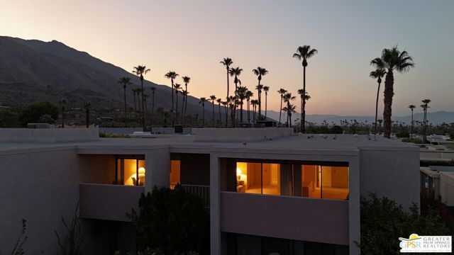 2696 S Sierra Madre, Palm Springs CA: https://media.crmls.org/mediaz/00752efc-7f43-4d3c-9e48-fde15bf6008a.jpg
