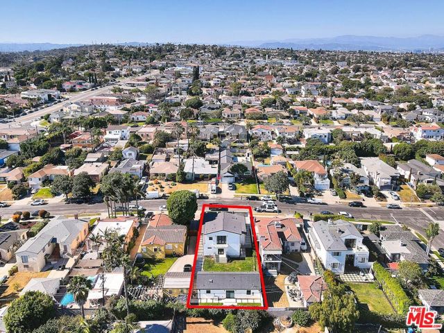 4516 W 63rd Street, Los Angeles CA: https://media.crmls.org/mediaz/007548b0-b553-4c18-808c-737fcf5e4357.jpg