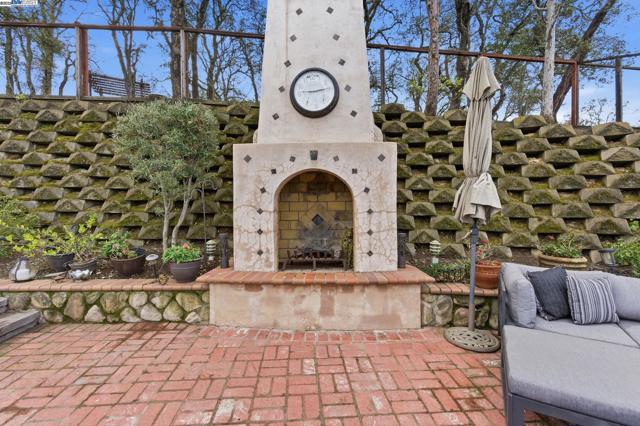 1031 Millbrook Court, Walnut Creek CA: https://media.crmls.org/mediaz/0075534f-ef48-4e0d-8b3f-be72f3e4cf15.jpg