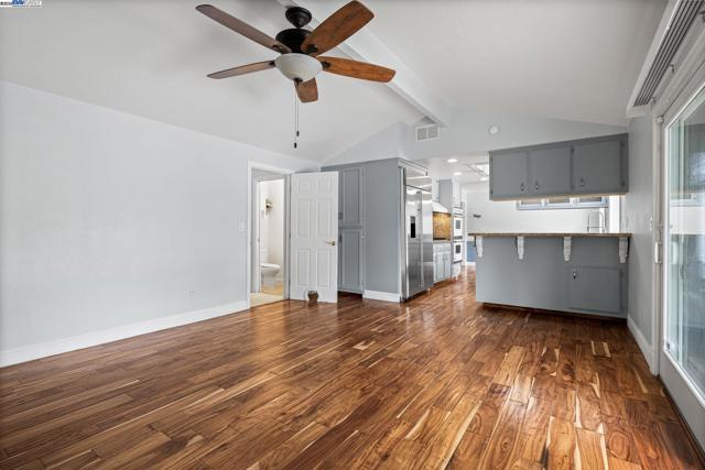 508 E Myrick Court, Clayton CA: https://media.crmls.org/mediaz/007568bf-4e1f-4610-8350-49a5cecd8758.jpg