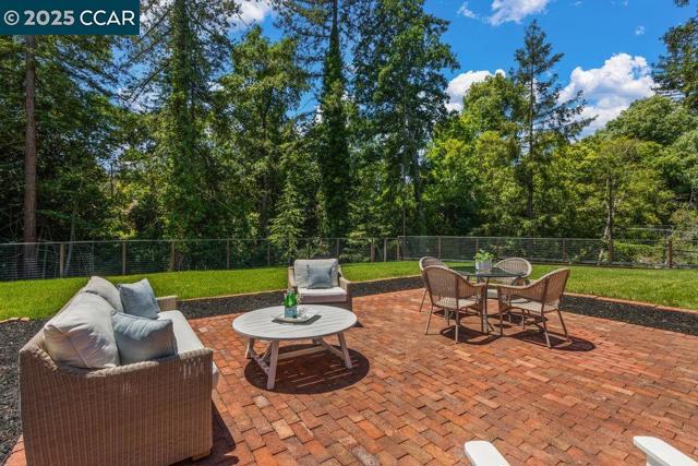 180 Ivy Drive, Orinda CA: https://media.crmls.org/mediaz/0075adf6-5e4f-46b2-bd69-802352474c75.jpg
