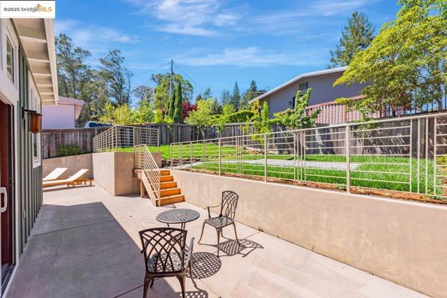 6815 Paso Robles Dr, Oakland CA: https://media.crmls.org/mediaz/0075ec9e-749e-43e0-a877-cdba4049a44d.jpg
