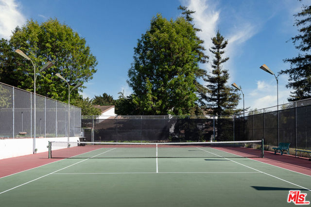 17109 Palisades Circle, Pacific Palisades CA: https://media.crmls.org/mediaz/0075f7c8-6fb3-4911-aebb-17893c9e4530.jpg