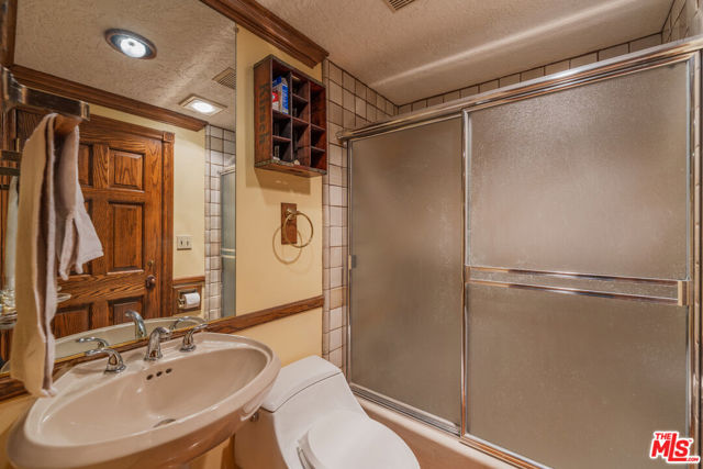 1242 Angelo Drive, Beverly Hills CA: https://media.crmls.org/mediaz/0076625e-cd32-4277-b7b8-e2002c7d05d8.jpg