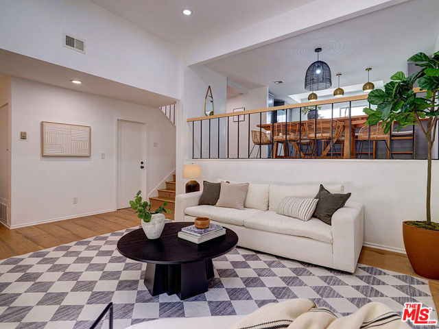 4776 La Villa Marina, Marina del Rey CA: https://media.crmls.org/mediaz/0076e0bd-e9ad-4898-8636-2e27b8bb1e5a.jpg