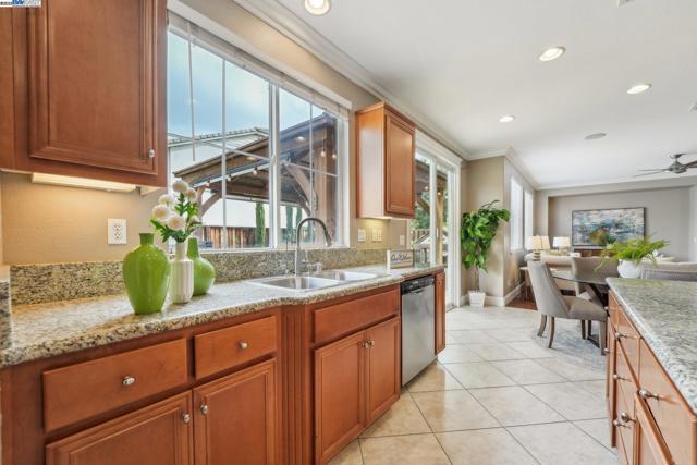 632 S Comunidad Street, Mountain House CA: https://media.crmls.org/mediaz/00771771-10e6-40f4-a3d0-3248a515b543.jpg