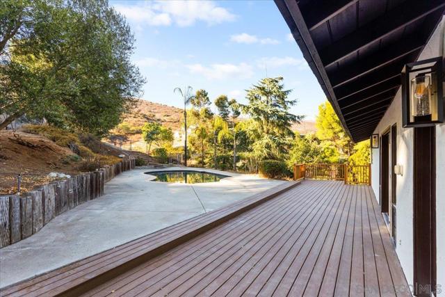 16310 Oak Springs Dr, Ramona CA: https://media.crmls.org/mediaz/00776ecd-8ef8-47c6-9abd-d35907138700.jpg