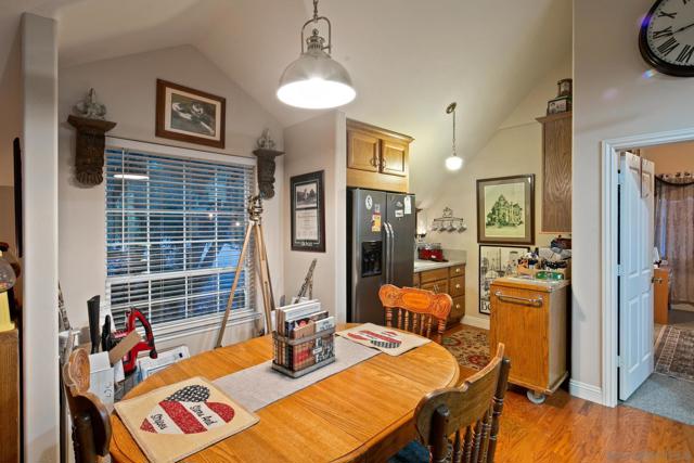 24665 Rancho Santa Teresa Dr, Ramona CA: https://media.crmls.org/mediaz/00778bc8-66ed-4c33-84f2-3f1607672ffc.jpg
