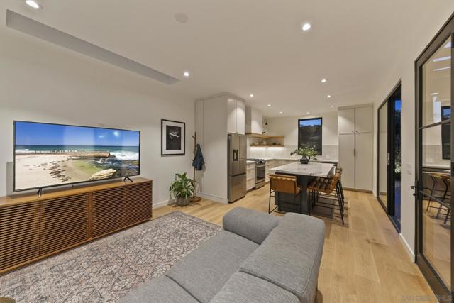 4223 Middlesex Dr, San Diego CA: https://media.crmls.org/mediaz/00782160-b8c7-4d7a-9ab1-9c954ee29b15.jpg