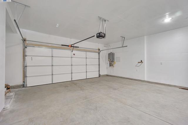 2044 Cottonwood St, Pittsburg CA: https://media.crmls.org/mediaz/00783f77-80ab-4630-bdbb-4cdfc89fe99e.jpg