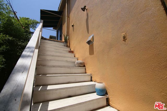 1028 N Hayworth Avenue, West Hollywood CA: https://media.crmls.org/mediaz/00788beb-bd28-4190-9ff8-c16d57de93c4.jpg