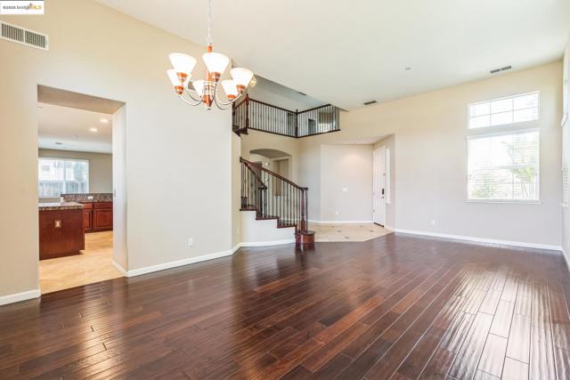 2665 Torrey Pines Dr, Brentwood CA: https://media.crmls.org/mediaz/0078dc29-130c-48de-b2a2-9efdc9b879b5.jpg