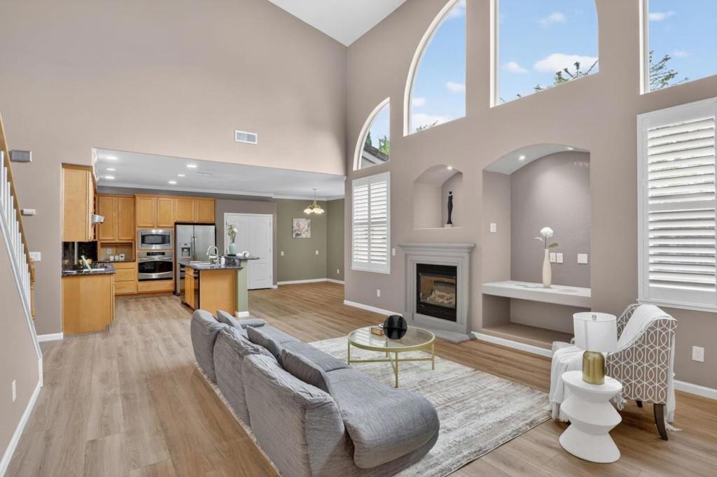 5433 Gladstone Drive