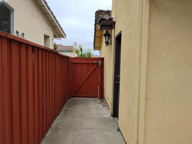 24909 Avocado Ct, Hayward CA: https://media.crmls.org/mediaz/0079591f-0d30-4ba7-9f6d-9572a7361a01.jpg
