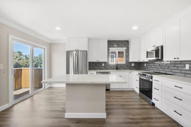 Detail Gallery Image 4 of 23 For 390 N 1st St #18,  El Cajon,  CA 92021 - 3 Beds | 2 Baths