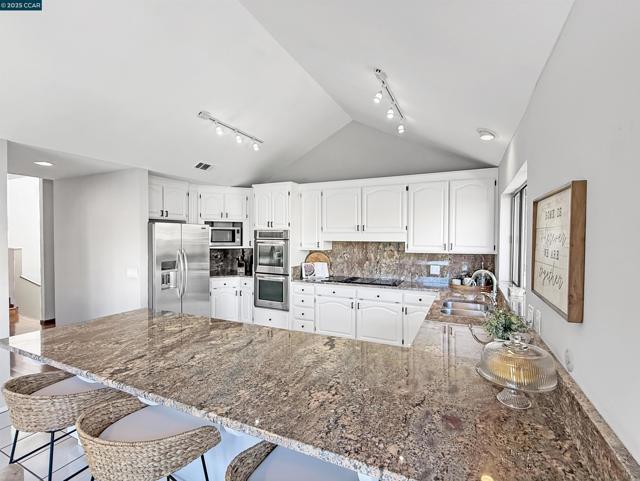 130 Hillcroft Way, Walnut Creek CA: https://media.crmls.org/mediaz/007a32fe-3b92-41aa-bdc2-ce1d3c8b5dfe.jpg