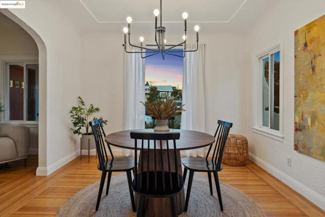 533 Lewis Ave, San Leandro CA: https://media.crmls.org/mediaz/007a3bf7-b1fe-4799-a008-77f7ec6b7164.jpg