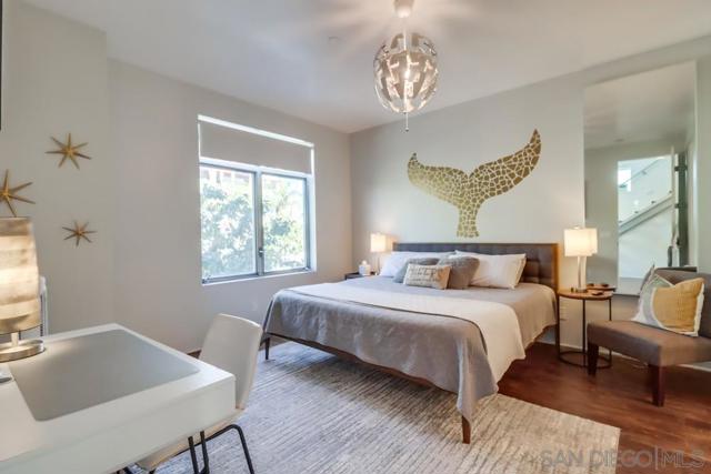 1016 1st St, Coronado CA: https://media.crmls.org/mediaz/007a3fc9-e2be-46f3-974a-1b8da96aa913.jpg