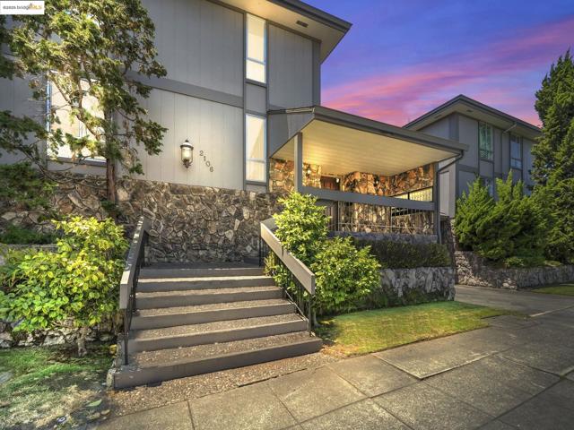 2106 Otis Dr, Alameda CA: https://media.crmls.org/mediaz/007a8f9c-42f1-4780-9e5f-2dee508e2107.jpg