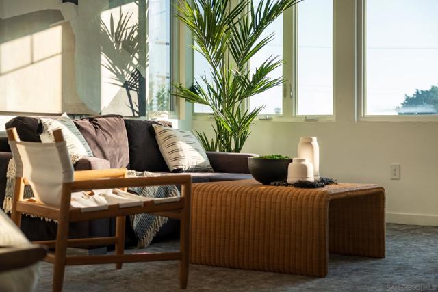 7570 Cabrillo Ave, La Jolla CA: https://media.crmls.org/mediaz/007ac7a4-b2bf-4ea0-b882-b99c19606591.jpg