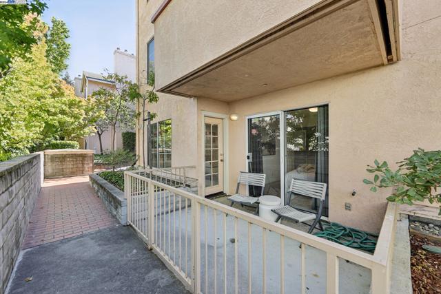 Image 26 of 40 For 22530 3rd St  107