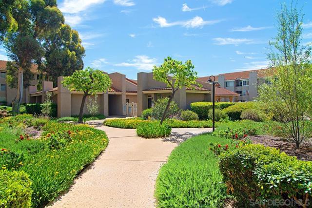 10325 Caminito Cuervo, San Diego CA: https://media.crmls.org/mediaz/007c8d92-b109-408f-9340-103d4d2b1d42.jpg