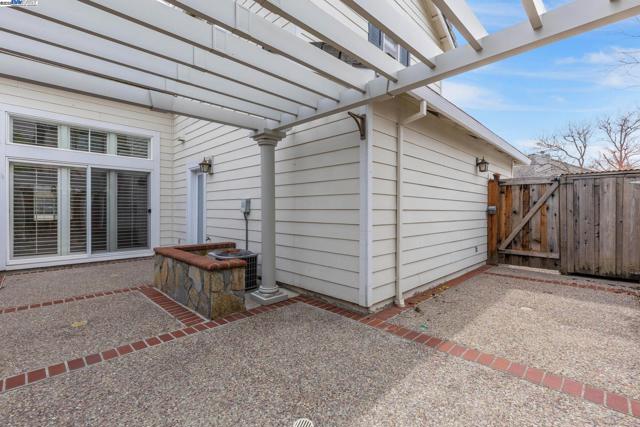 143 Shelterwood Ln, Danville CA: https://media.crmls.org/mediaz/007cc349-53a8-4767-bd6f-98e1edd0fb11.jpg