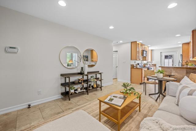 1568 Pacific Beach Dr, San Diego CA: https://media.crmls.org/mediaz/007cfaa1-13e9-4353-9ee8-dd52783e42b9.jpg
