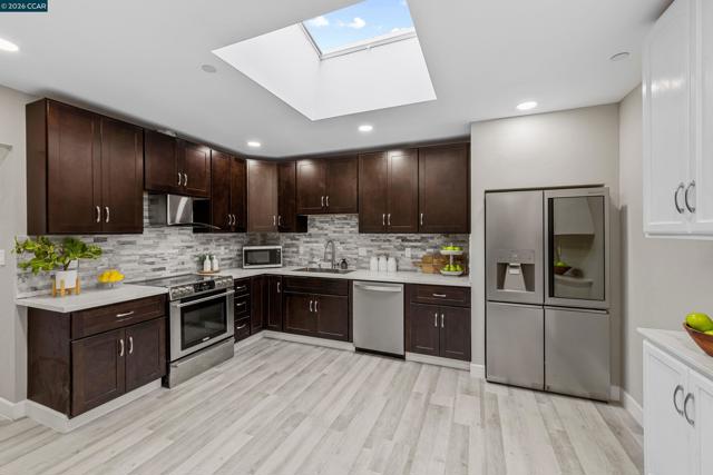 Image 13 of 48 For 390 Guttenberg St