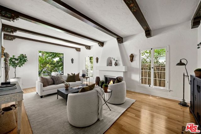 6410 Drexel Avenue, Los Angeles CA: https://media.crmls.org/mediaz/007d7bba-1101-43f6-8974-d4b33f519fdb.jpg