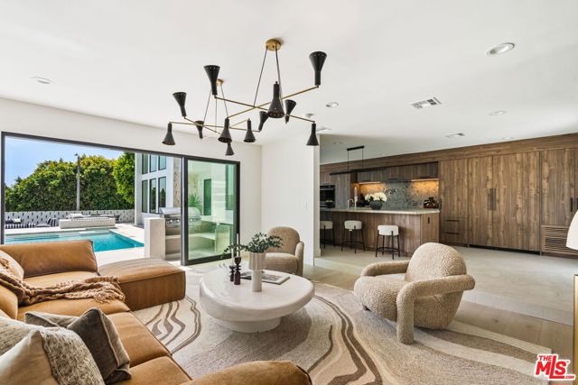 2380 Venus Drive, Los Angeles CA: https://media.crmls.org/mediaz/007d95f0-3a02-4a24-a3a9-740606add06c.jpg