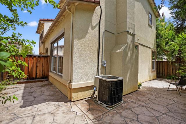 612 Villa Centre Way, San Jose CA: https://media.crmls.org/mediaz/007e2f12-3c1c-42e9-9c37-799db10027c2.jpg