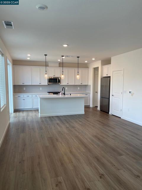 4786 Cantrell Dr, Folsom CA: https://media.crmls.org/mediaz/007e6575-c7ae-4ce0-abf2-1a12221449c4.jpg