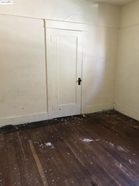5607 Edgerly St, Oakland CA: https://media.crmls.org/mediaz/007eb8af-85d5-42fc-9dd7-98b82f774952.jpg