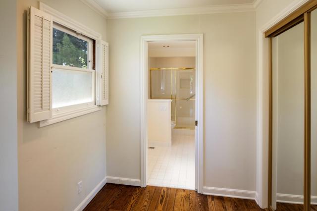1850 White Oak Drive, Menlo Park CA: https://media.crmls.org/mediaz/00801d8b-0e61-4cb8-89f6-8d28b29c4296.jpg