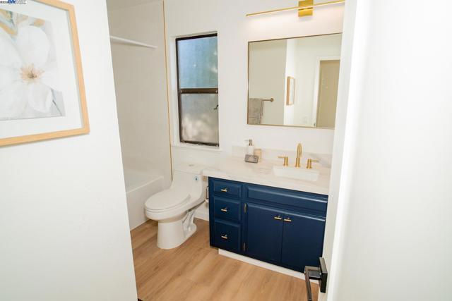 4732 Mira Vista Drive, Castro Valley CA: https://media.crmls.org/mediaz/00802189-cc7e-44b0-bfaf-54d23e84ab6e.jpg