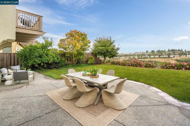 9356 Mediar Dr, San Ramon CA: https://media.crmls.org/mediaz/008086c0-e9eb-4eaf-aa6e-df98f76ea3af.jpg