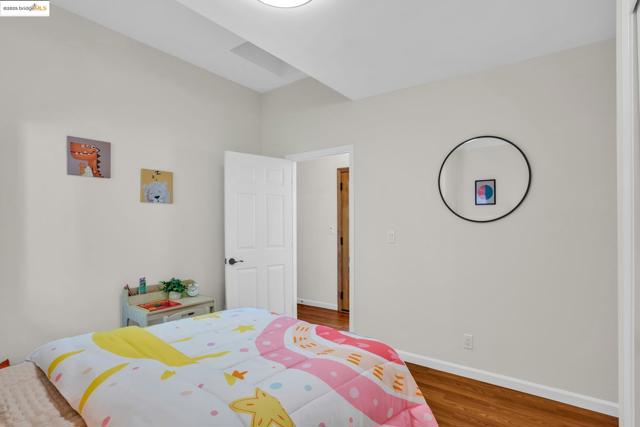 580 Chetwood St., Oakland CA: https://media.crmls.org/mediaz/0080933b-95f0-4bee-ab62-a3051d9bb7e9.jpg