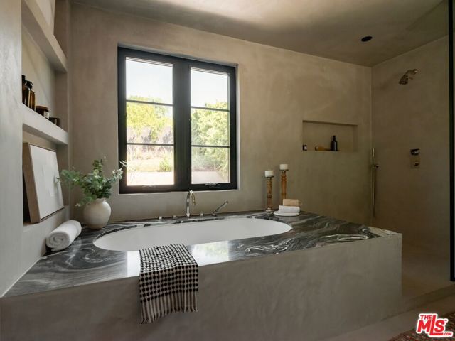 4790 Galendo Street, Woodland Hills CA: https://media.crmls.org/mediaz/0080cd90-95d3-4339-8067-ccfca74d18fa.jpg