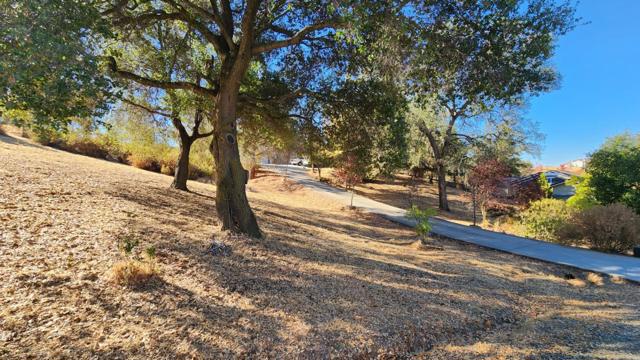 2894 Stagecoach Drive, Valley Springs CA: https://media.crmls.org/mediaz/00811403-424c-4b58-80d5-be74b5d2de2a.jpg