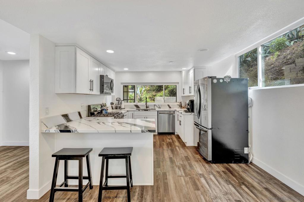 MLS #250037571SD image #16