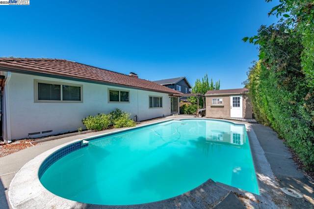 1059 Lakehurst Rd, Livermore CA: https://media.crmls.org/mediaz/008186dd-ad22-4a7e-86b6-2597e39f5d85.jpg