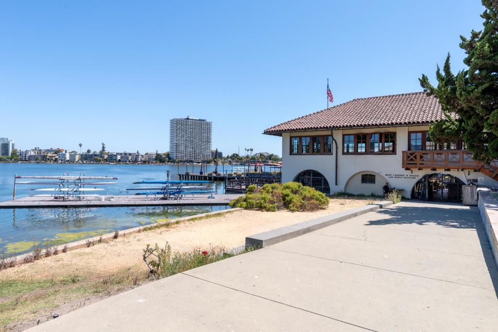 0081B8D4 De03 44B1 9B97 A78A2C93Dc9B 1555 Lakeside Drive #184, Oakland, Ca 94612 &Lt;Span Style='BackgroundColor:transparent;Padding:0Px;'&Gt; &Lt;Small&Gt; &Lt;I&Gt; &Lt;/I&Gt; &Lt;/Small&Gt;&Lt;/Span&Gt;