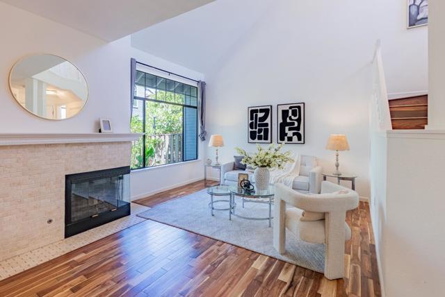 425 Mountain Laurel Court, Mountain View CA: https://media.crmls.org/mediaz/00821f1e-6dd2-428a-80ae-383c516d077c.jpg