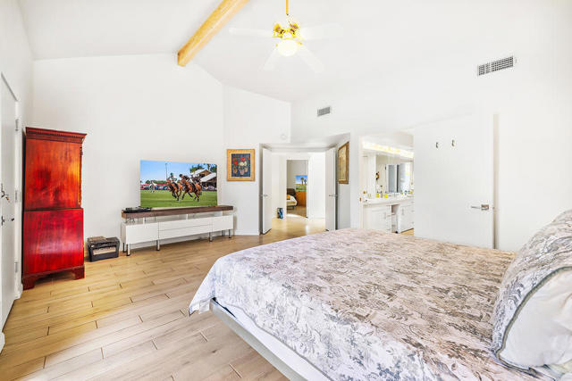 192 Kavenish Drive, Rancho Mirage CA: https://media.crmls.org/mediaz/00828317-d2ff-4085-b36a-362c428c70dc.jpg