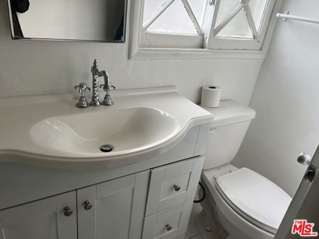 14535 Weddington Street photo 5