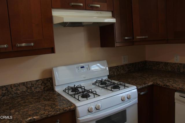 1726 1/2 Chevy Chase E Drive, Glendale CA: https://media.crmls.org/mediaz/00836356-08fc-4998-970c-b157c333eba0.jpg